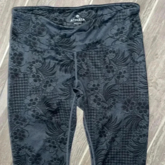 Athleta running Capri - Picture 2 of 8